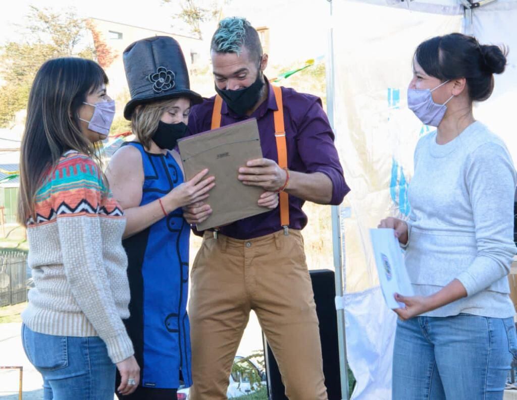 Se llevó adelante en la Plaza Favaloro, en las inmediaciones del Centro Comunitario del Barrio Pipo, una Jornada musical, recreativa y solidaria para los vecinos y las vecinas del sector.