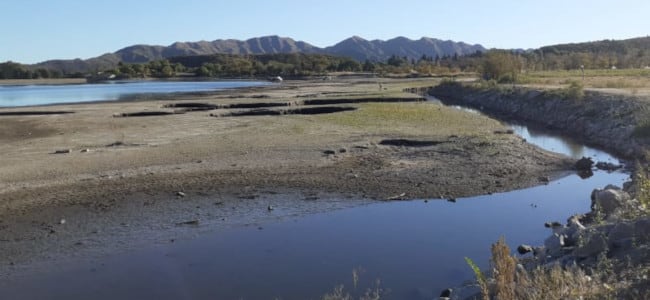 Dique Cruz de Piedra, el cual abastece a la ciudad de San Luis, con imponente baja