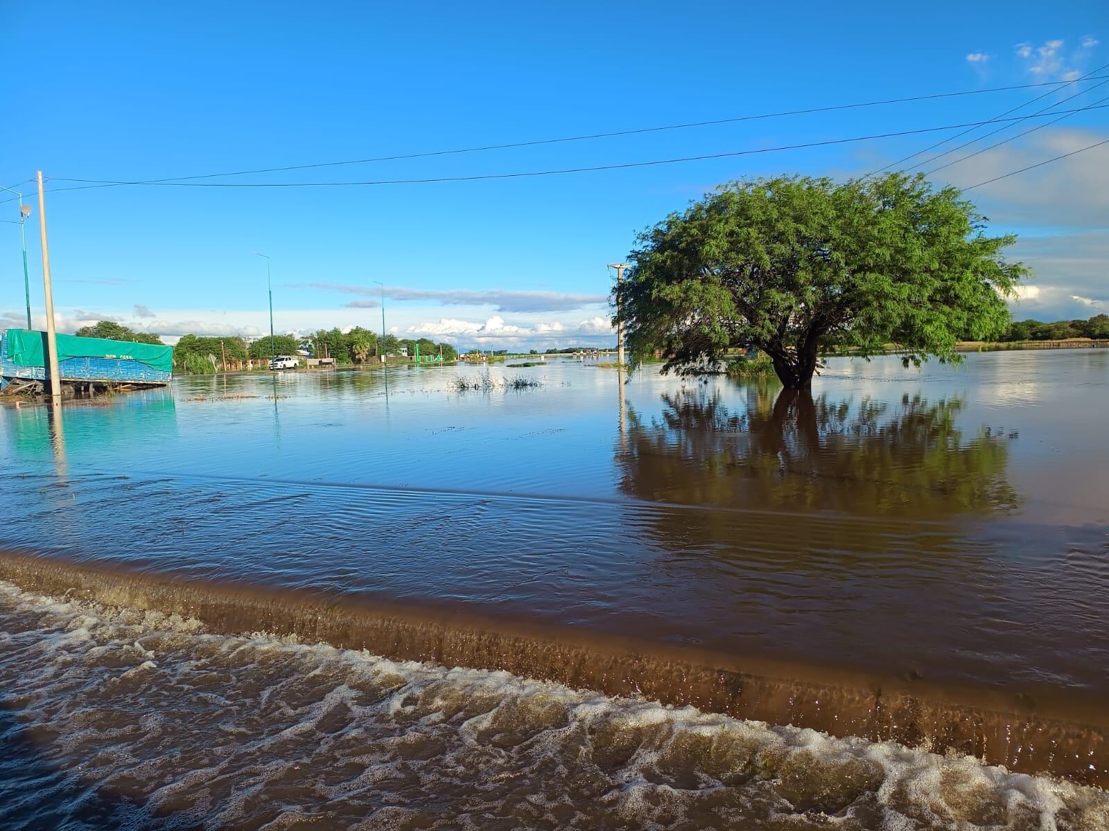 Llaryora recorrió La Para tras el intenso temporal.