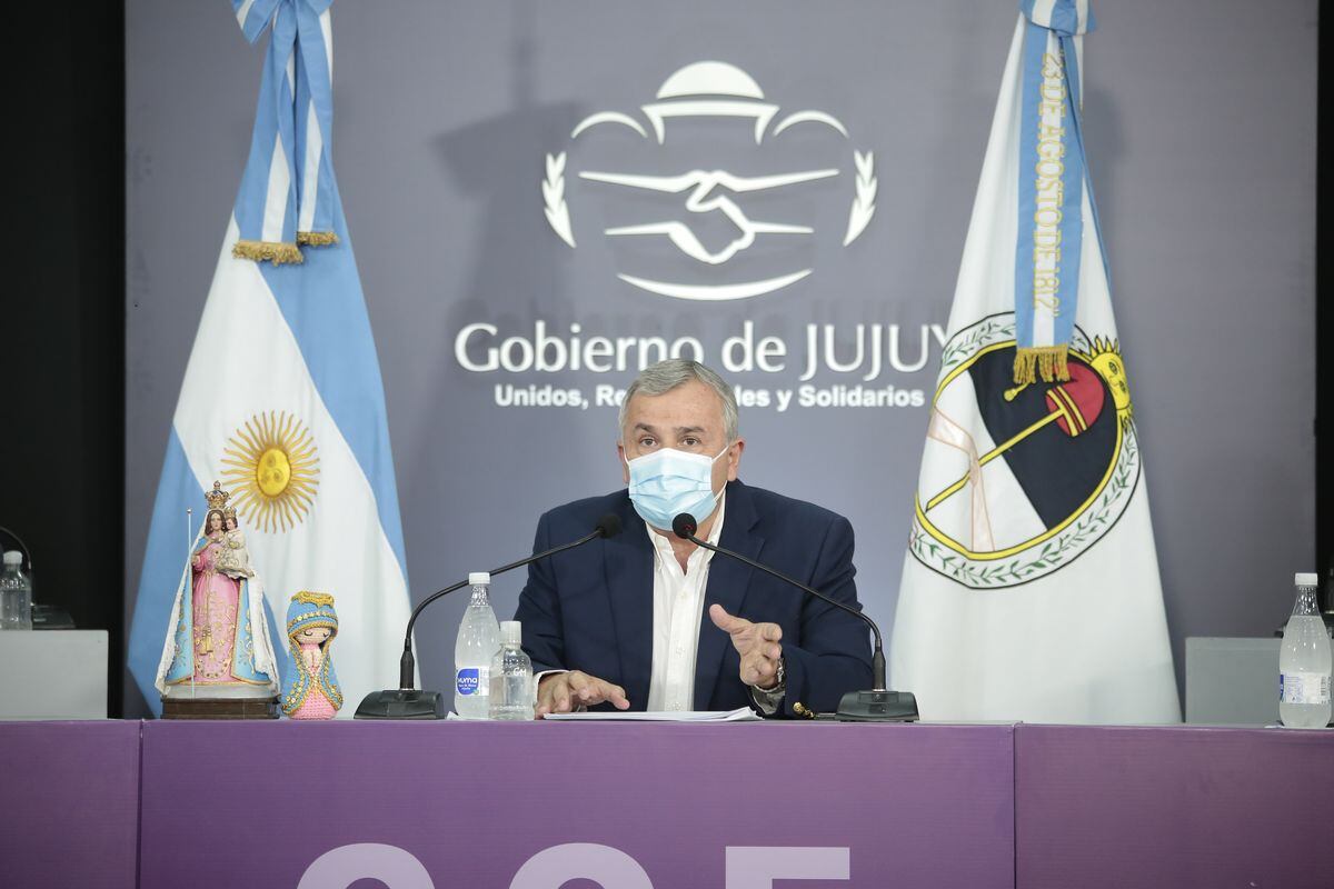 El gobernador Morales advirtió que "la pandemia nos sigue golpeando y por eso nos tenemos que cuidar", a la par de afirmar que para superar la situación "la clave es la vacuna".