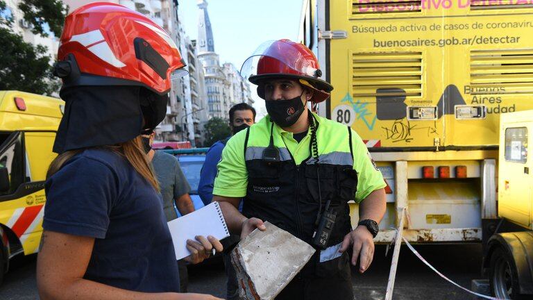 Cayó mampostería de un edifico en el centro porteño: hay un herido. (Foto: Maxi Ferraro)