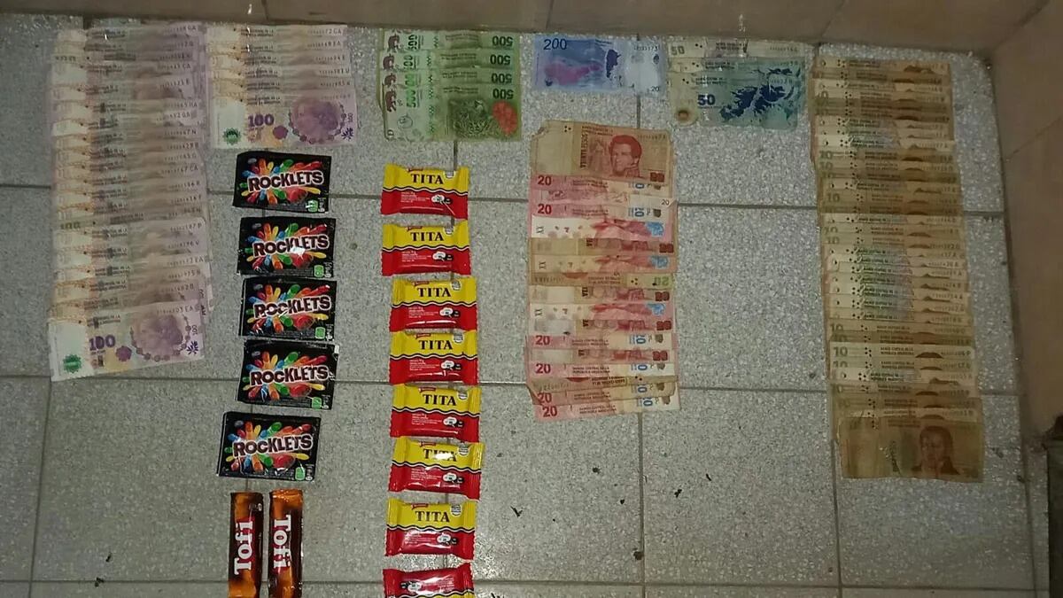 Insólito: robó dinero y golosinas en Villa María y cruzó el río para no ser atrapado
