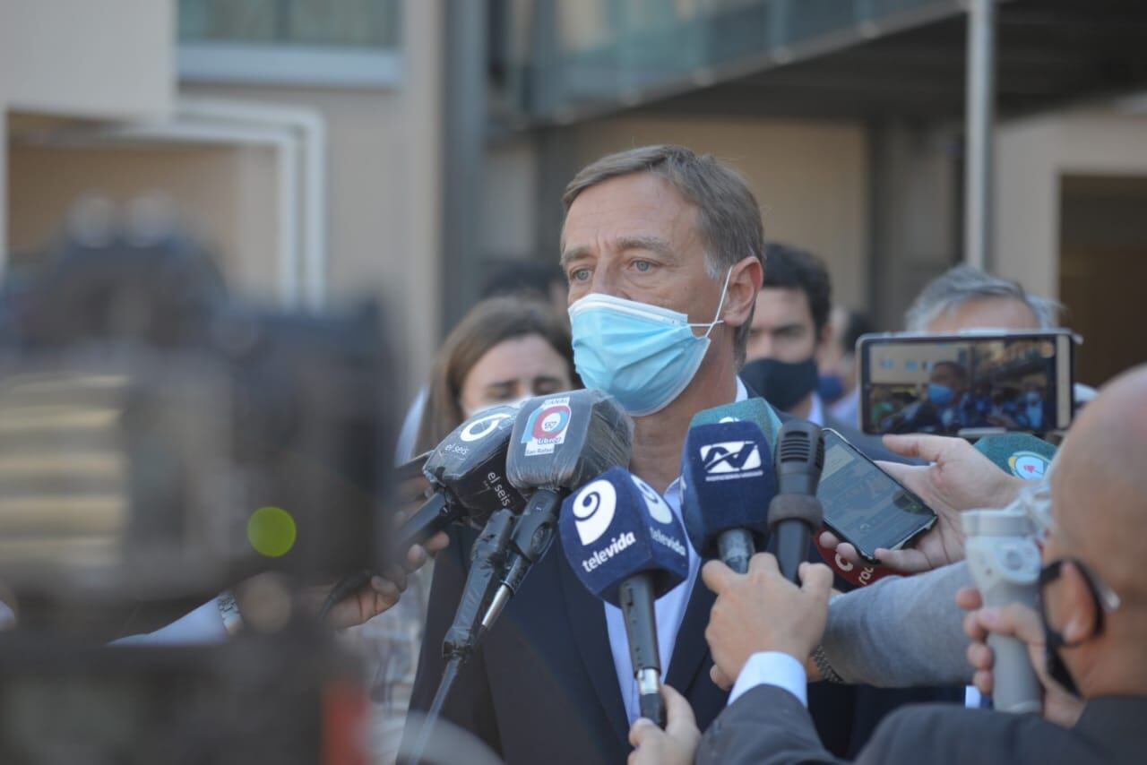 Rodolfo Suarez viajó a San Rafael para inaugurar las obras en el hospital Schestakow. 