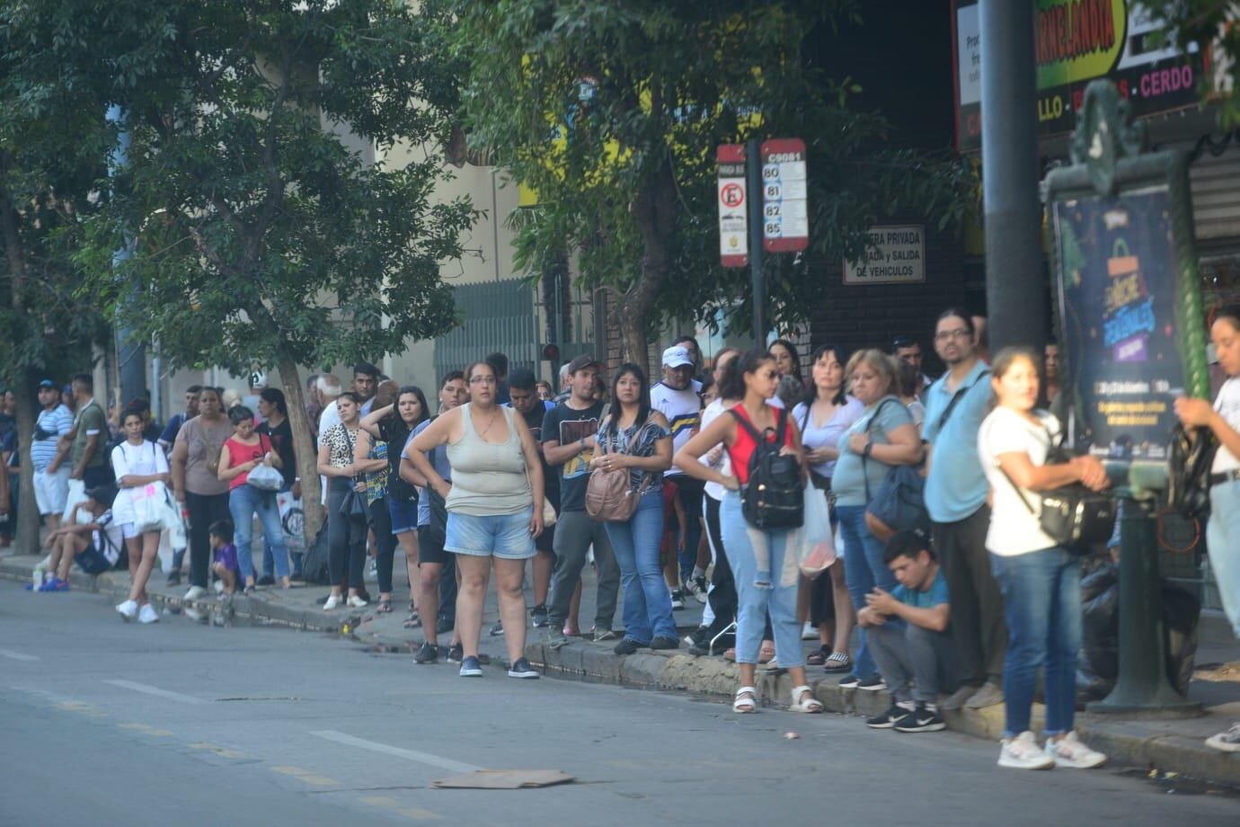 Hay demoras en el servicio de transporte.