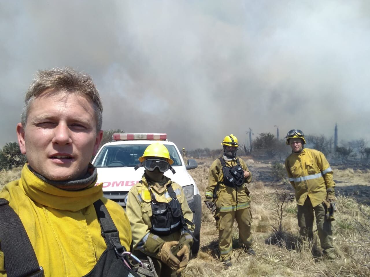 Bomberos de Villa Carlos Paz trabajan en el sector.