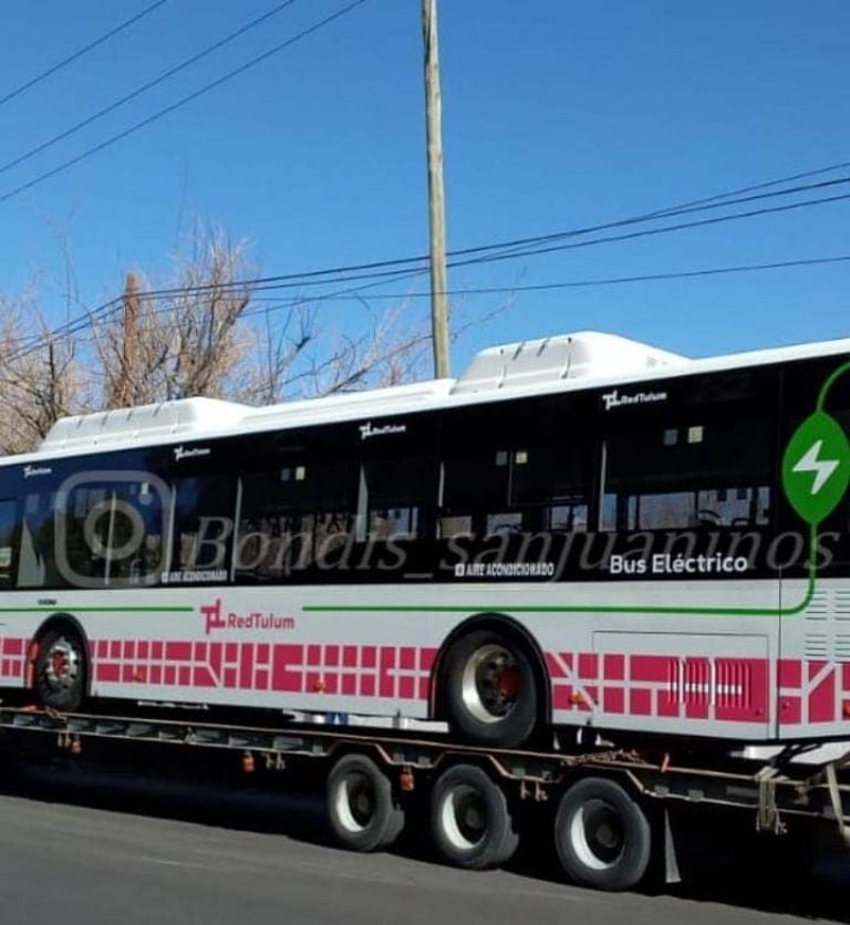 Este colectivo es un modelo E12LF que fue fabricado por Yutong