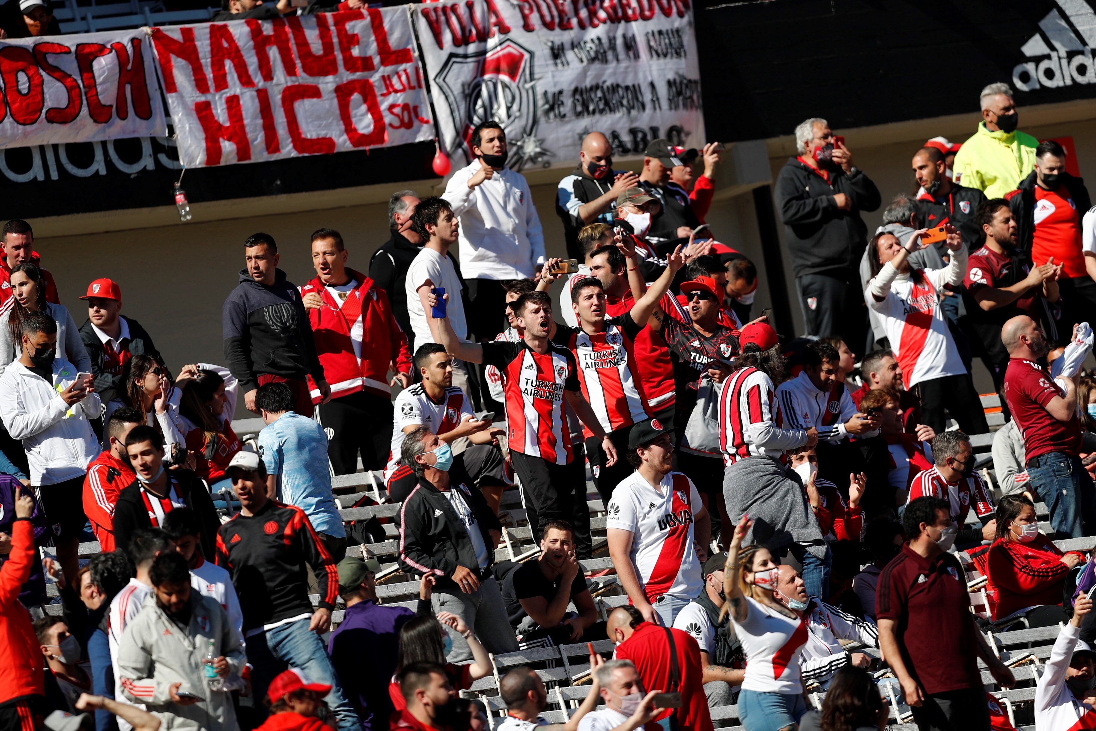 Las mejores fotos del regreso de los hinchas al Monumental para el Superclásico.