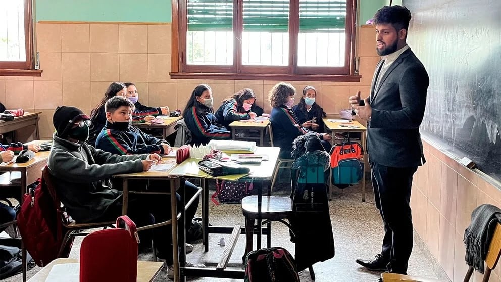 Nicolás Monzón estudia tres carreras universitarias. 