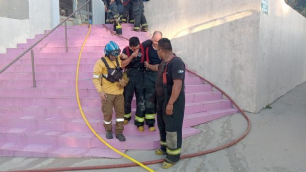 Bomberos intoxicados y daños total en el spa.