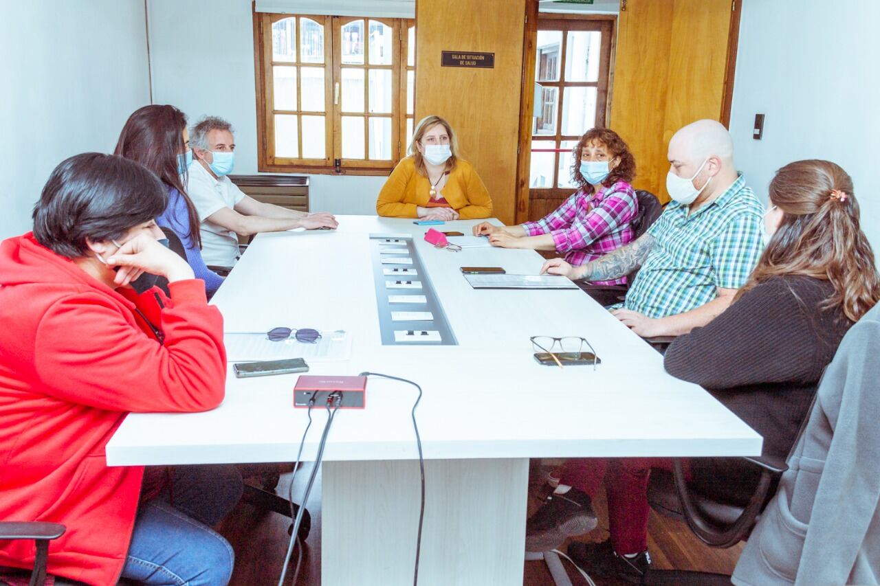 Judit Di Giglio recibió a dos asociaciones cannábicas de Tierra del Fuego.