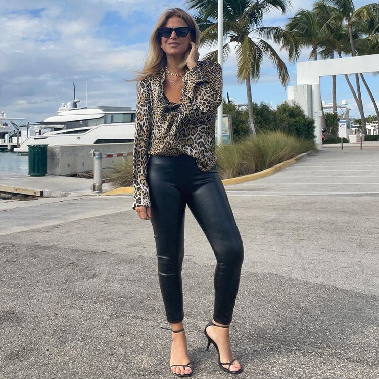 Flavia Palmiero y su look animal print.