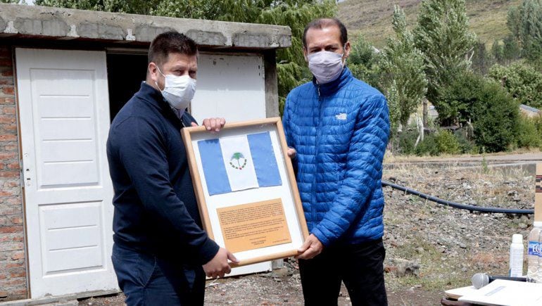 Cristian Puentes junto a Omar Gutiérrez.