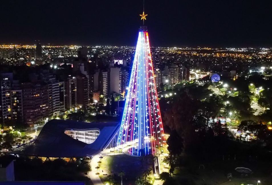 Este año también se armará el tradicional arbolito de Navidad en el Faro del Bicentenario.