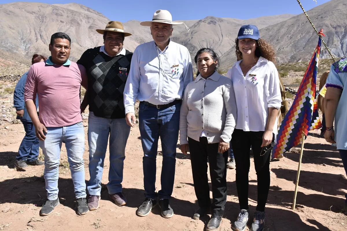 Autoridades locales y referentes de la comunidad aborigen Kolla Finca recibieron al gobernador Morales y su comitiva, en Tumbaya Grande.