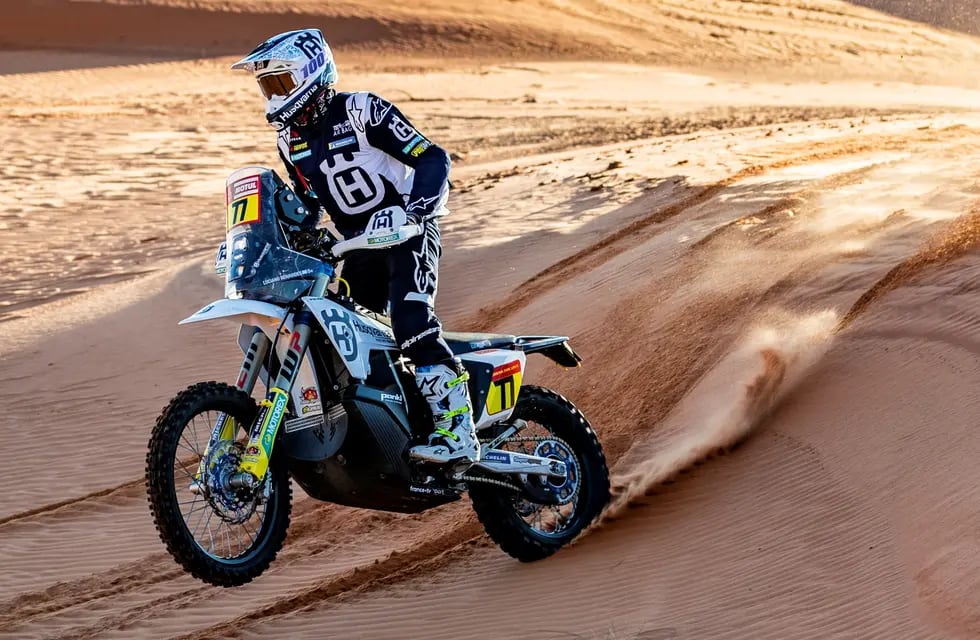 El salteño Luciano Benavides, ganador con Husqvarna.