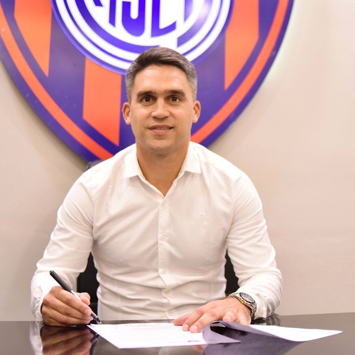 Matías Caruzzo firmó su contrato con San Lorenzo como Coordinador del Fútbol Profesional.