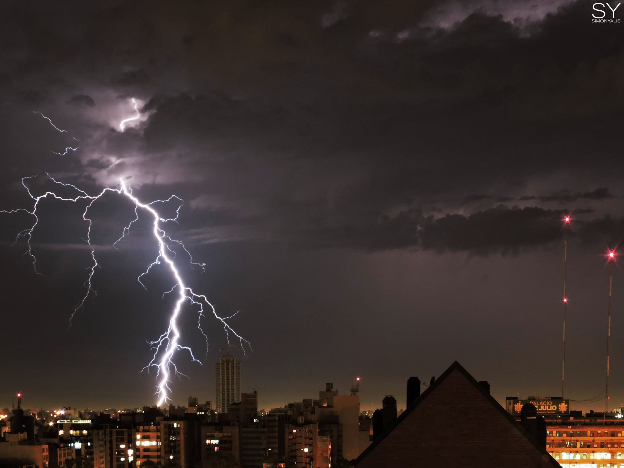 Rayos durante tormentas eléctricas.