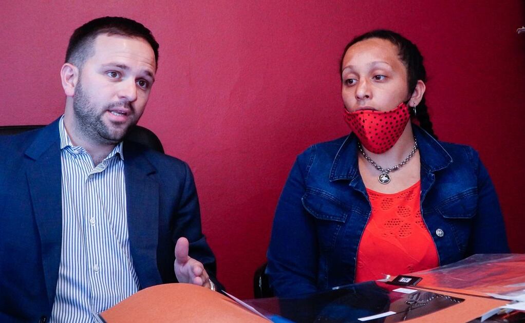 El abogado Bottaria y Gabriela Cuello presentarán una demanda contra la Maternidad Municipal. (Puntal)