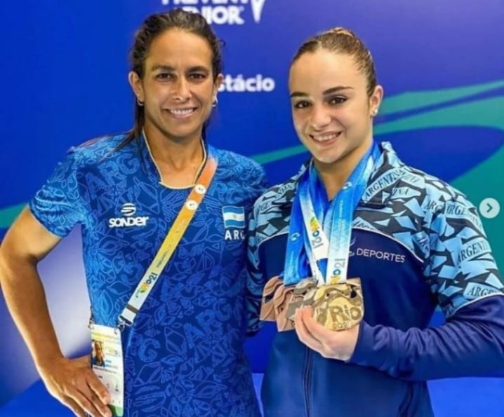 Martina Dominici y Agustina Mignone, su entrenadora desde los 6 años.