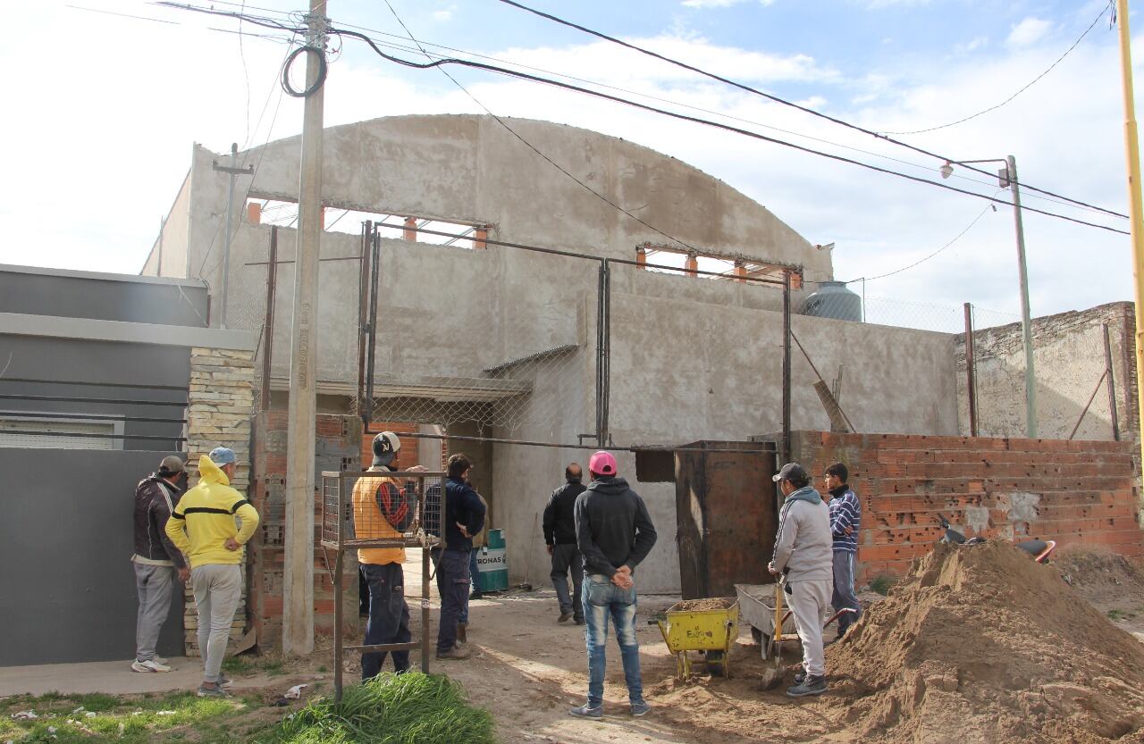 Sánchez recorrió la obra del SUM para el Centro Complementario N°801