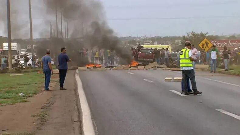 Brasil. Manifestantes cortaron rutas tras la derrota de Jair Bolsonaro.