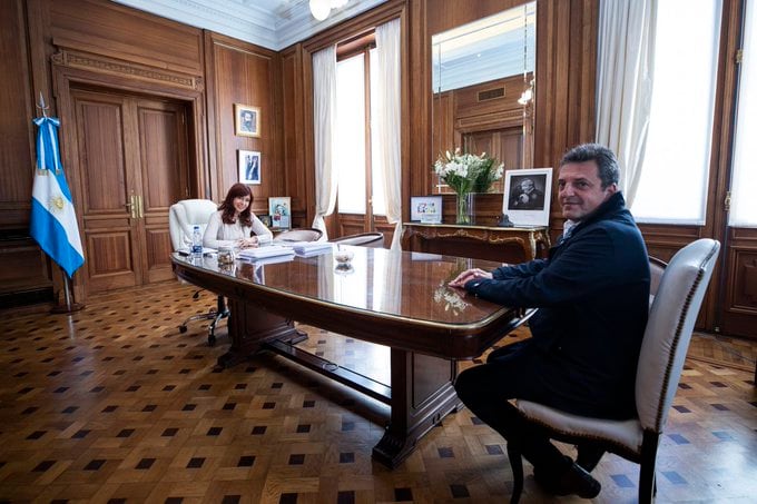 Cristina Kirchner junto a Sergio Massa luego de su designación como "superministro".