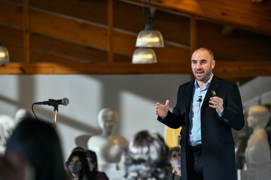 Martín Guzmán disertó en el Instituto Balseiro. (Foto: Ministerio de Economía)