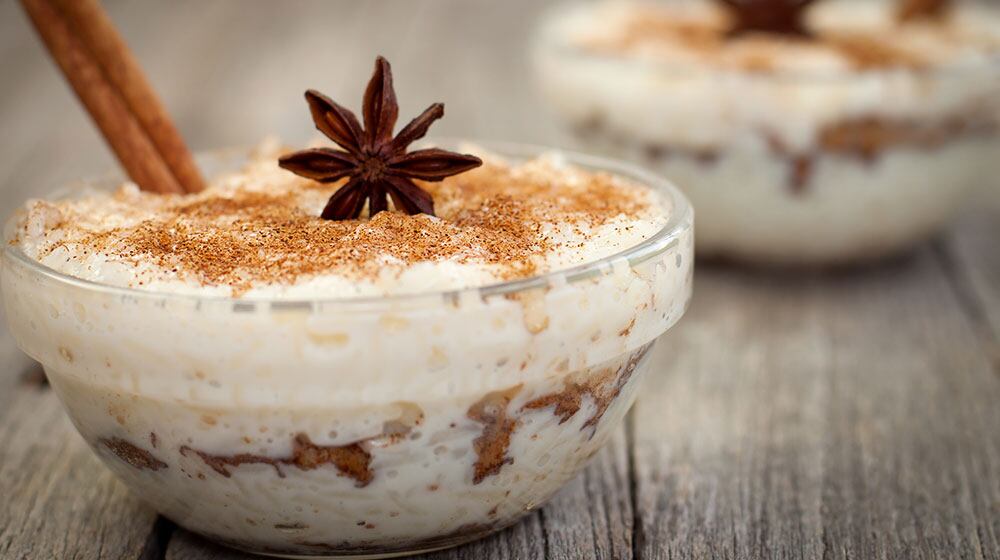 El arroz con leche es un postre fácil y delicioso para acompañar cualquier comida.