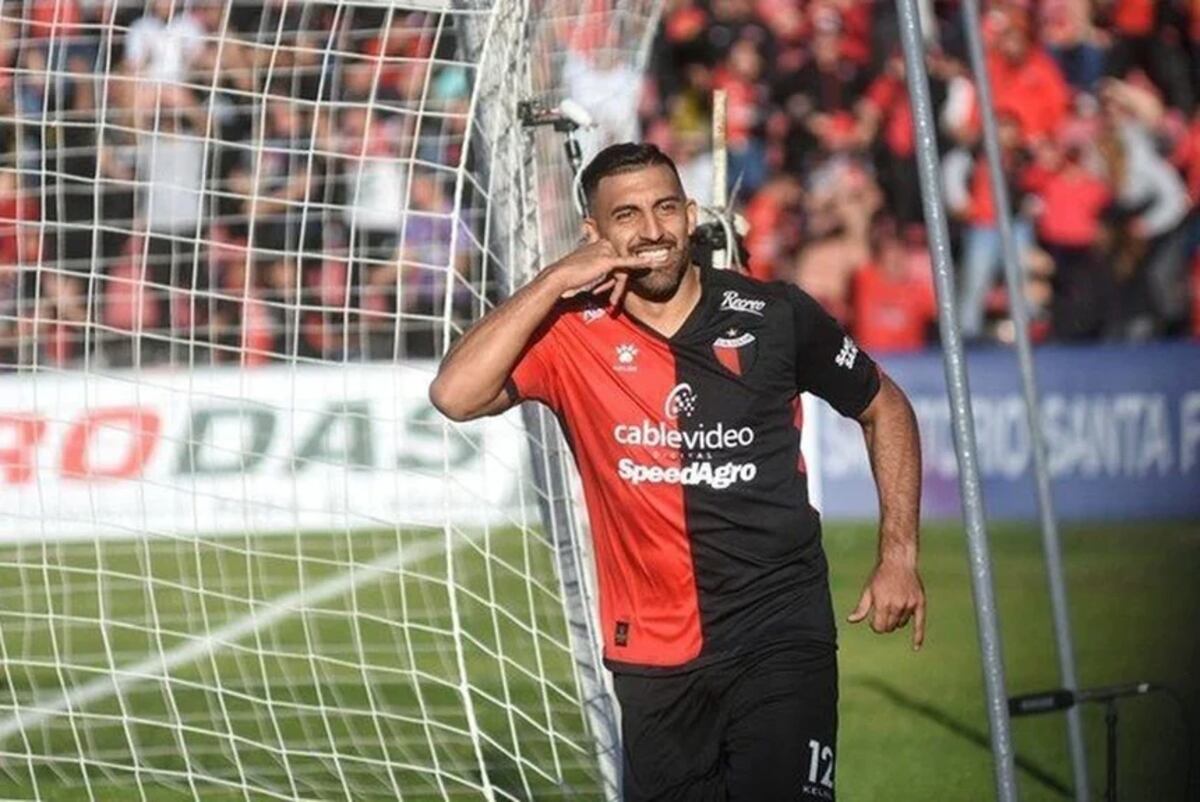 Talleres- Colón: “Wanchope” Ábila amargó al albiazul con un gol en los primeros minutos de juego