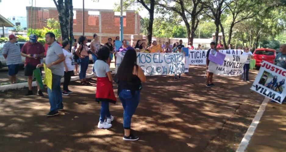 Marcha en San Antonio pidiendo justicia por las víctimas del doble femicidio .