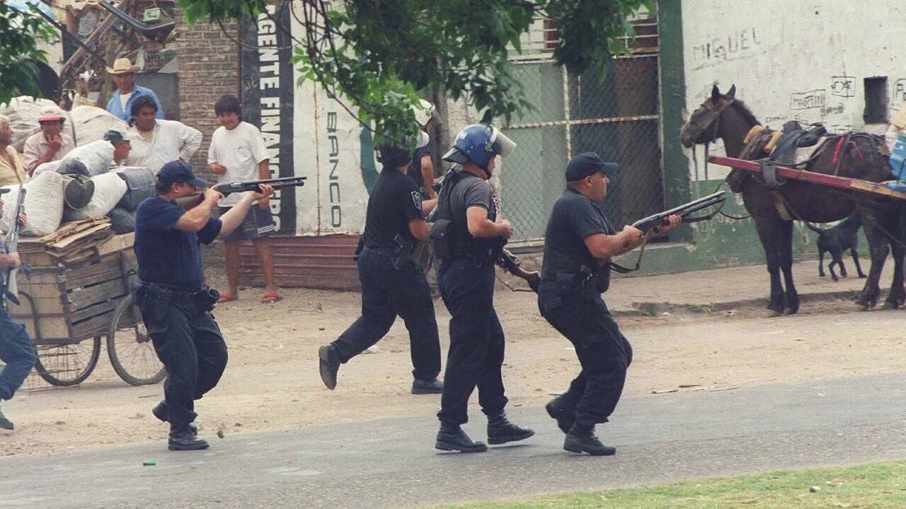 Represión policial en Santa Fe en diciembre de 2001. (El Litoral)