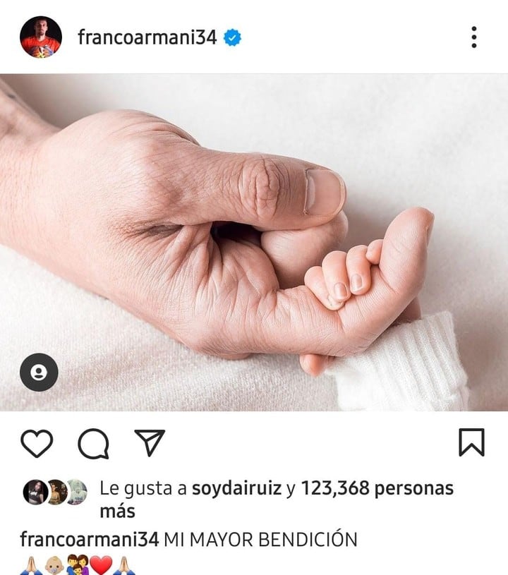 Publicación del nacimiento de su hijo.