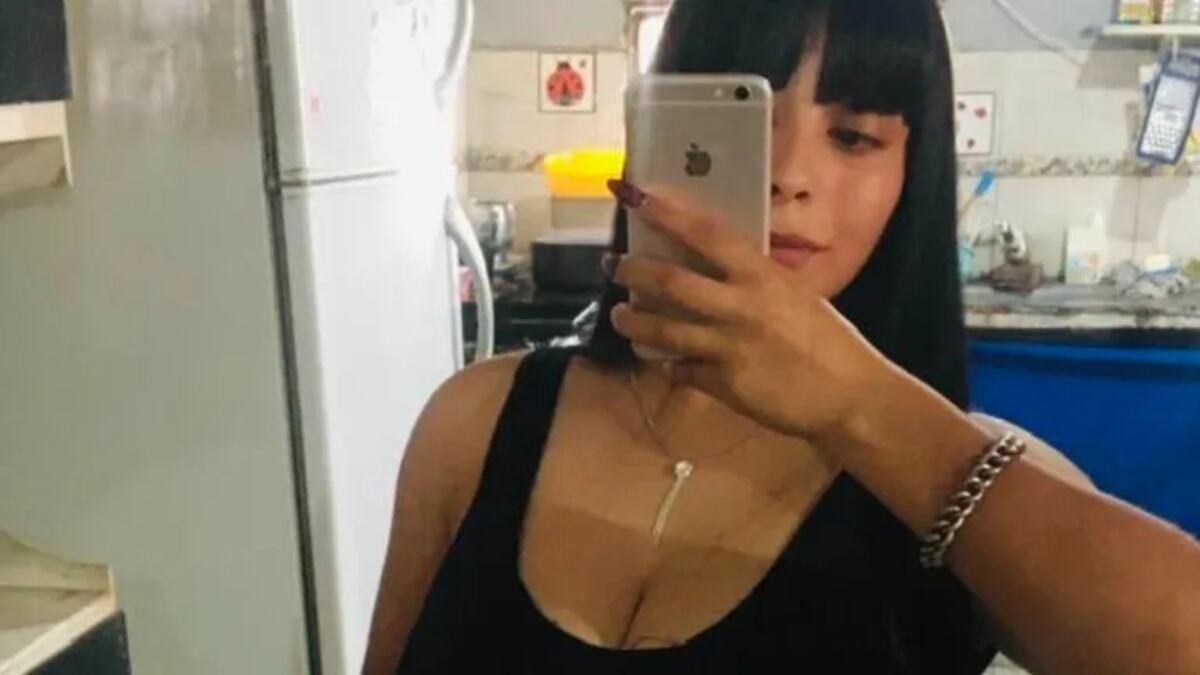 Mataron a tiros a una joven que protegió a su bebé en brazos: un sospechoso de 17 años fue detenido