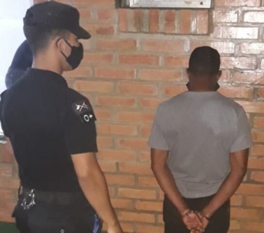 La policía detuvo a dos hombres por violencia familiar