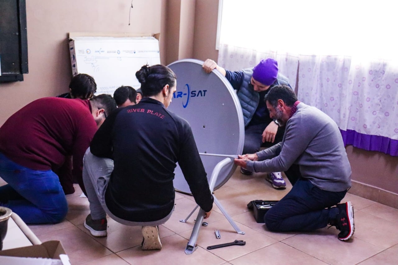 Actualmente se está capacitando a las personas que van a llevar adelante la instalación de más de 1000 antenas.