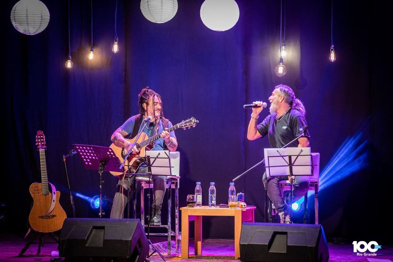 El Mono y Maikel realizaron un show acústico en el Marco de los festejos del Centenario de la ciudad.