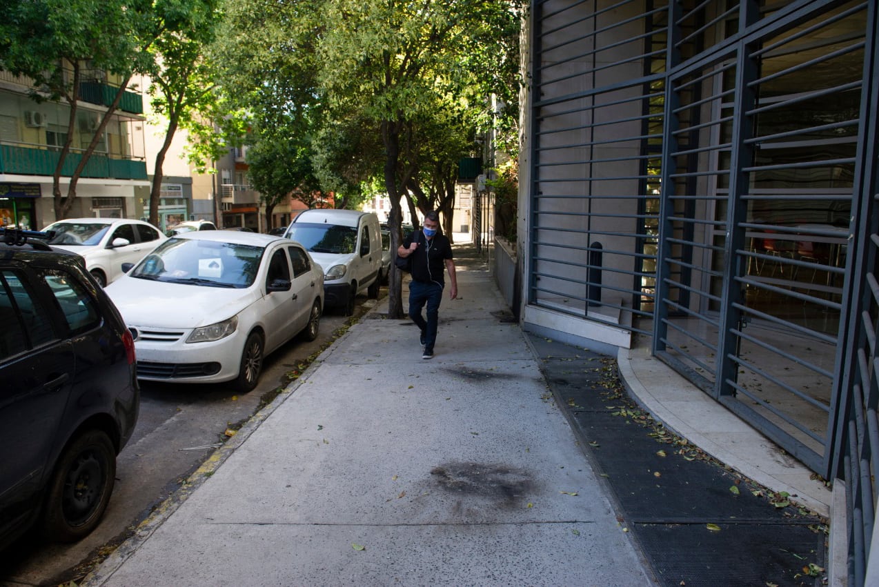 Así quedó el ingreso al edificio (Clarín).