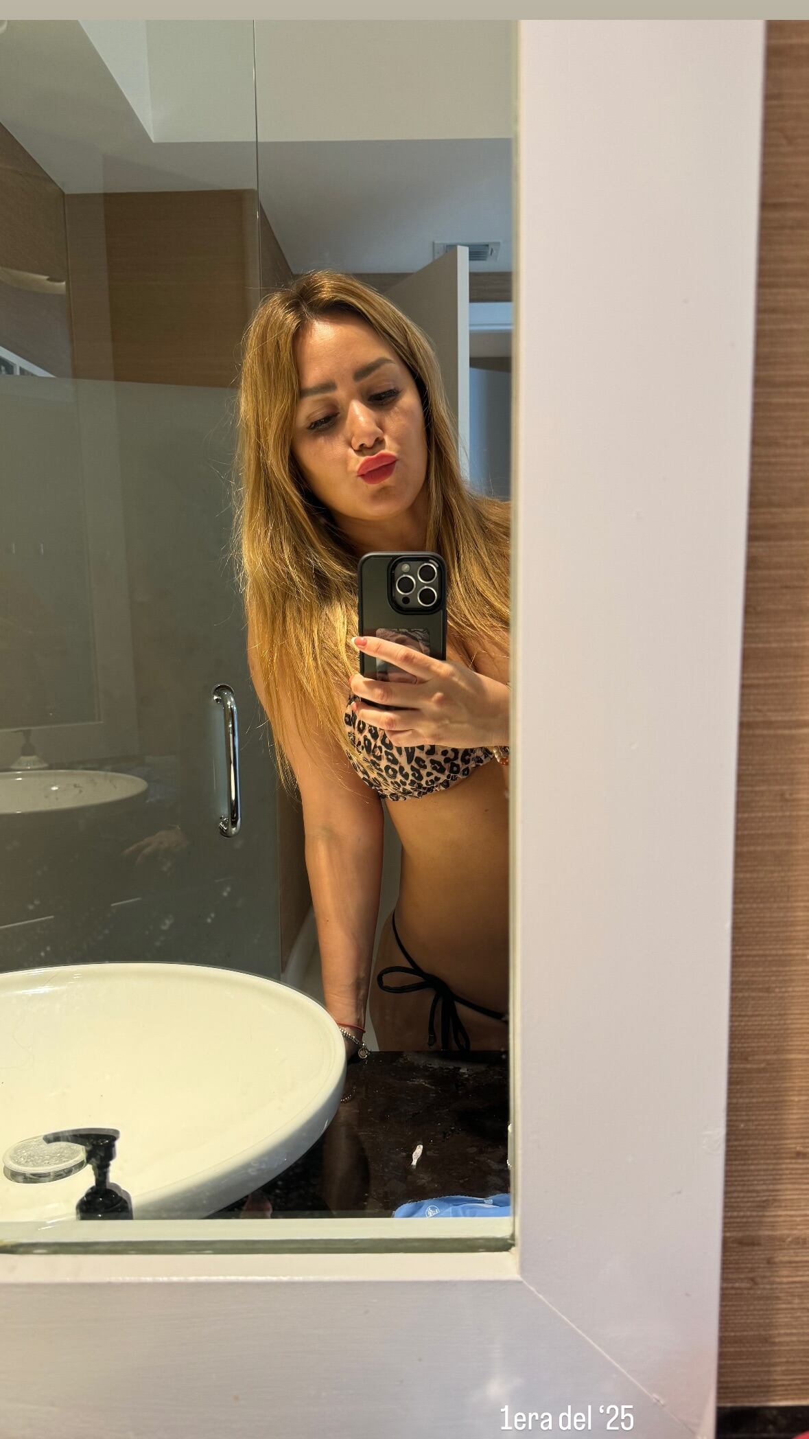 Karina la Princesita arrancó el año en microbikini animal print