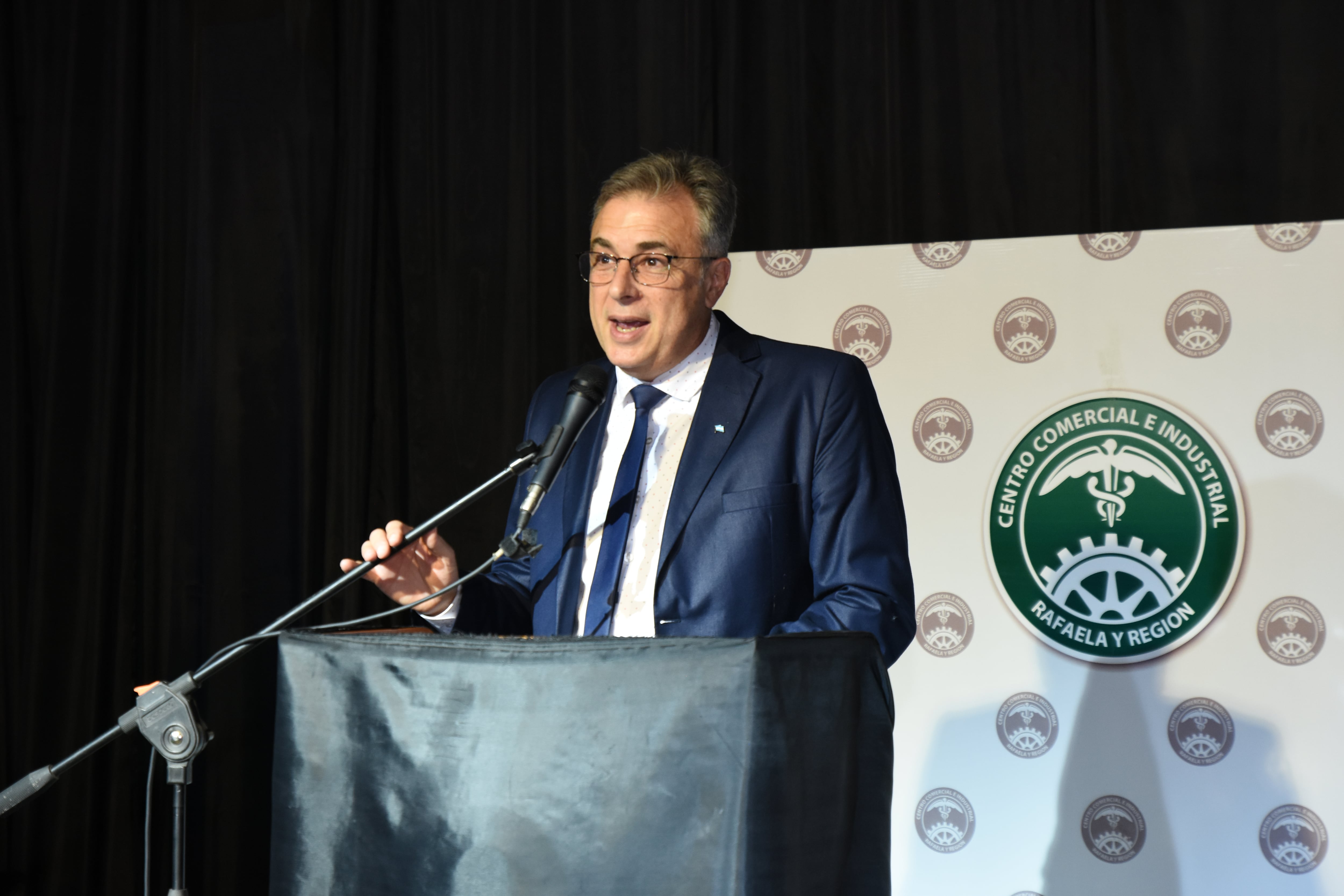 El intendente Luis Castellano en la Asamblea General Ordinaria del CCIRR