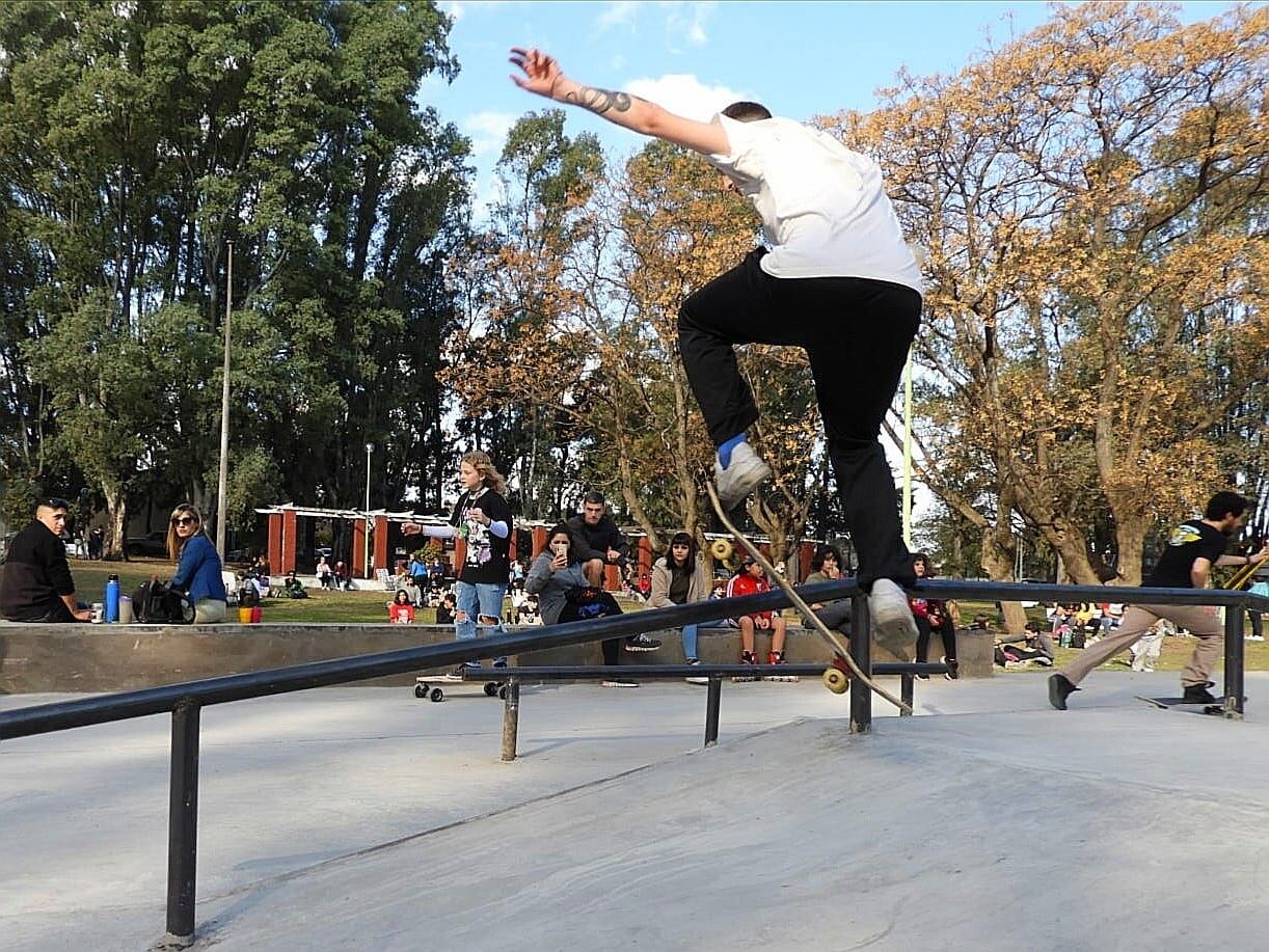 El renovado parque Sarmiento fue escenario de música urbana y competencias de Skate