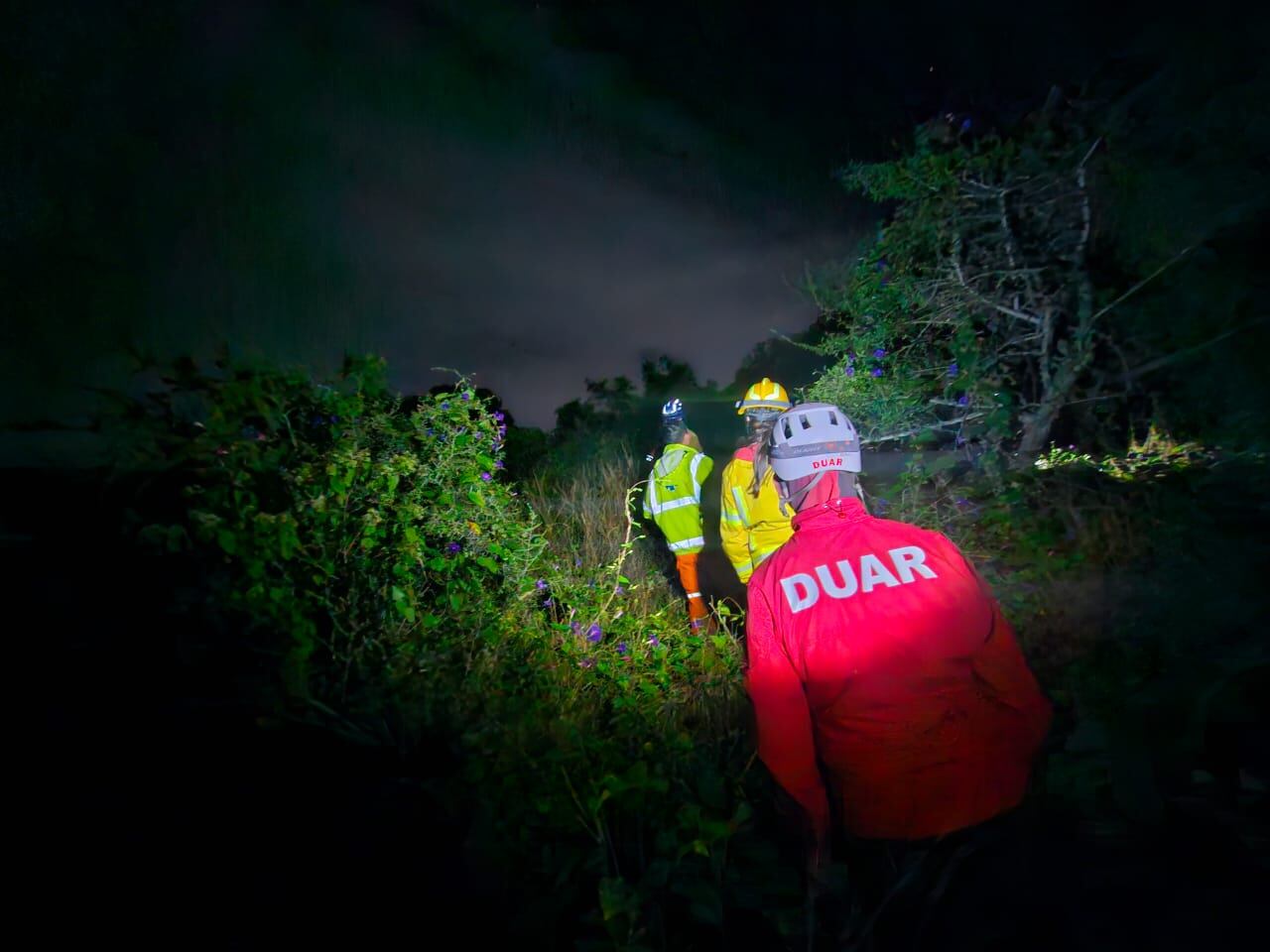 La búsqueda, de noche. (Foto Duar)