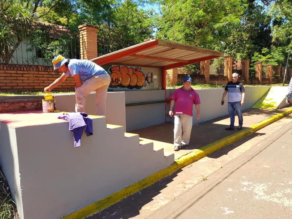 Puerto Iguazú: demarcaron cordones cuneta sobre la calle Alvar Nuñes.