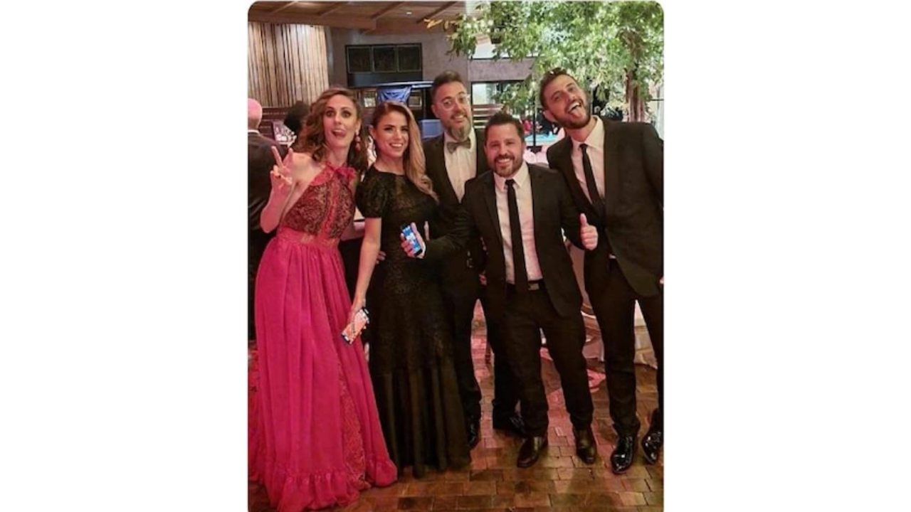 Rolo y Marina junto a otros colegas en el casamiento de Jorge Lanata.