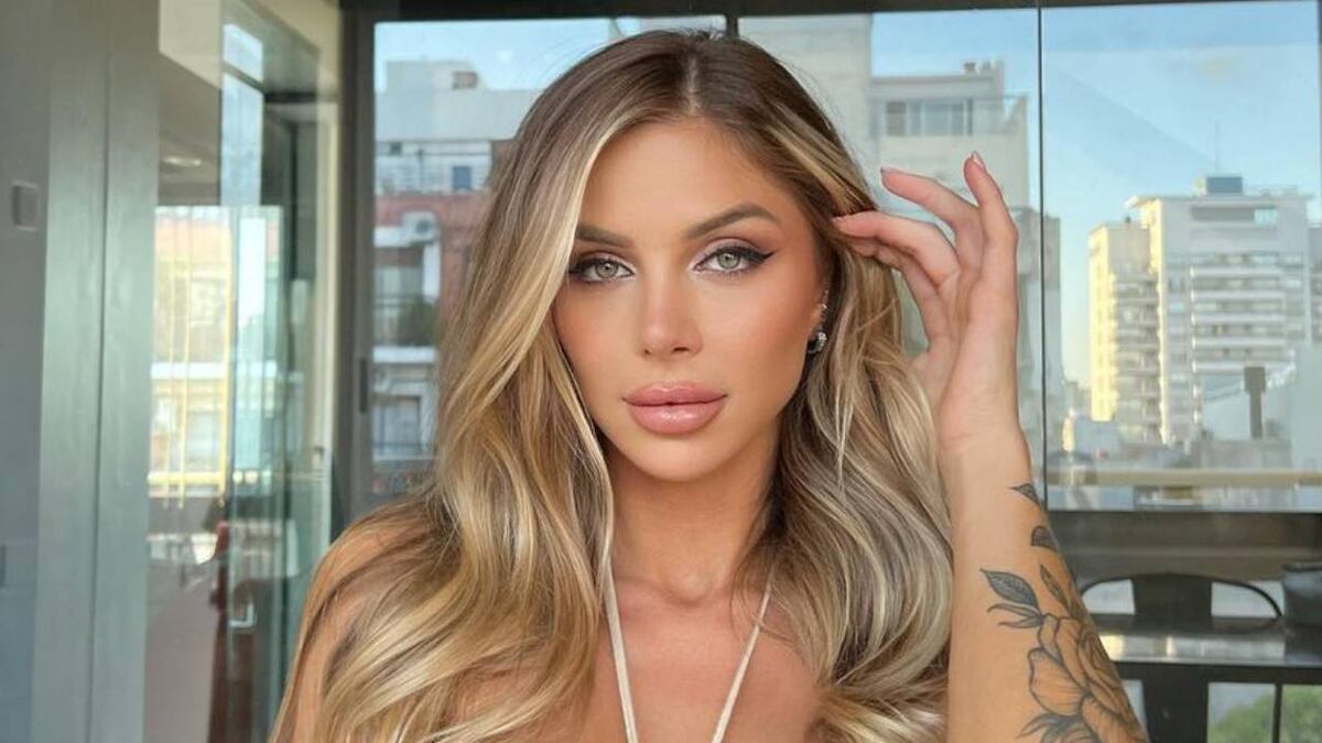 Romina Malaspina “beboteó” con un corset rosa y prendió fuego Instagram