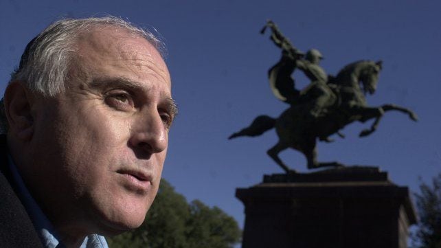 Miguel Lifschitz al postularse como candidato a intendente de Rosario. Foto: La Capital.