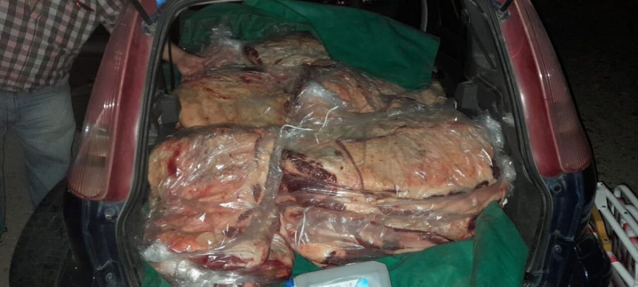 La Policía de Río Negro incautó 35 costillares de contrabando en un control en la ruta provincial 2.