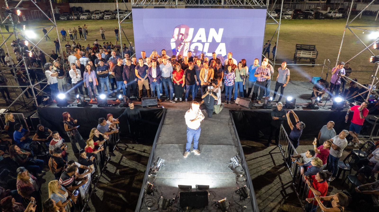 Discurso. Daniel Passerini cerró el acto en Villa Azalais. Le tiró un dardo a la oposición. "Nosotros caminamos los barrios, no hablamos desde la televisión de Buenos Aires", dijo, tal vez, en referencia al radical Rodrigo de Loredo.