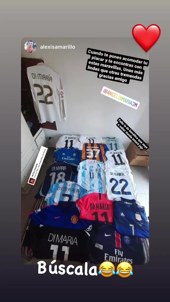 El futbolista no escatimó en regalos para uno de los integrantes de la banda de la calle Perdriel.