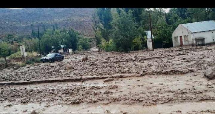 Calles anegadas por la fuerza del temporal.