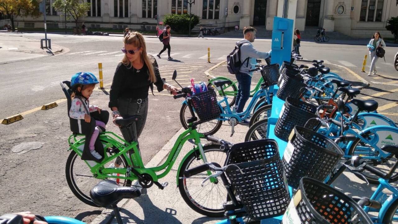 Suman bicicletas públicas con sillitas en Rosario